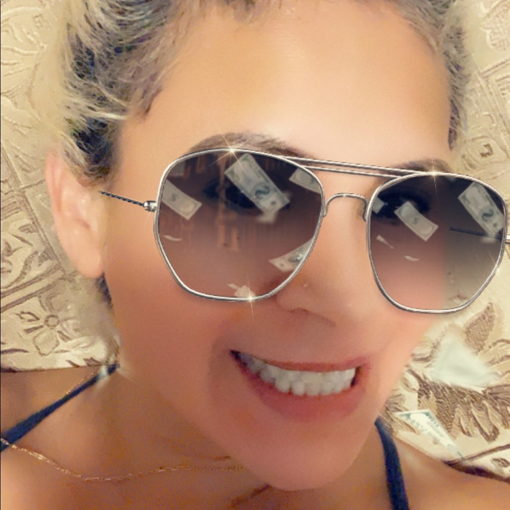 Meet your Posher, Sandra